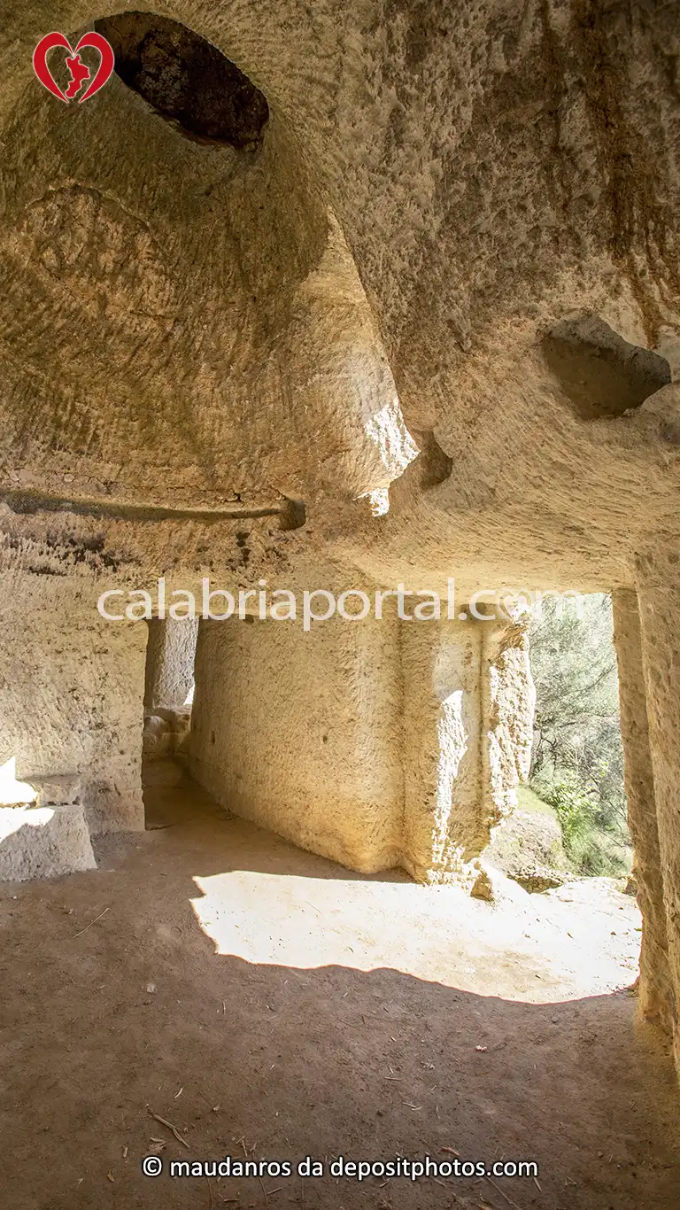 Scorcio Interno di un'Abitazione delle Grotte di Zungri Scorcio Interno di un'Abitazione delle Grotte di Zungri
