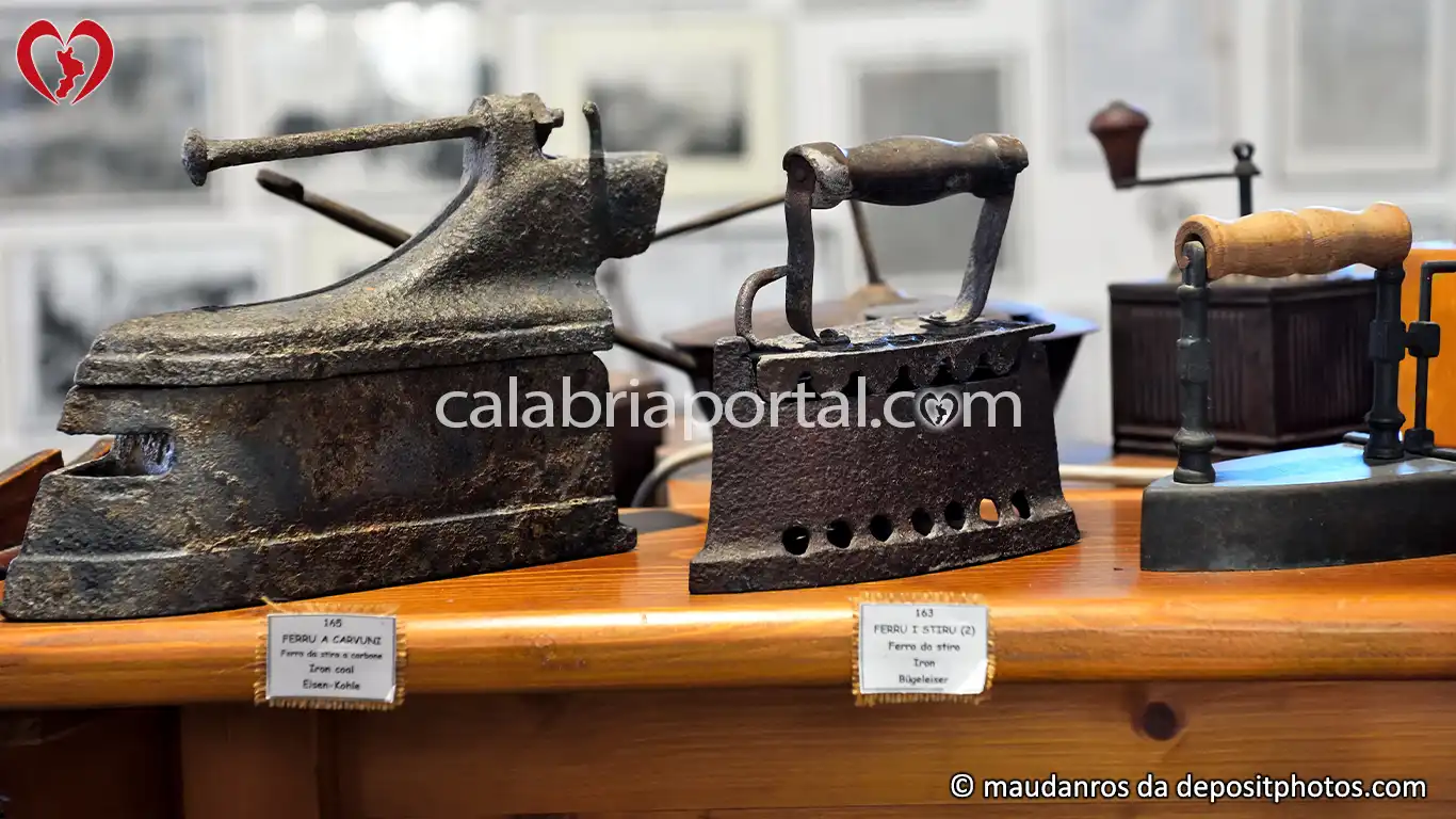 Esposizione del Museo Rupestre e della Civiltà Contadina a Zungri Esposizione del Museo Rupestre e della Civiltà Contadina a Zungri