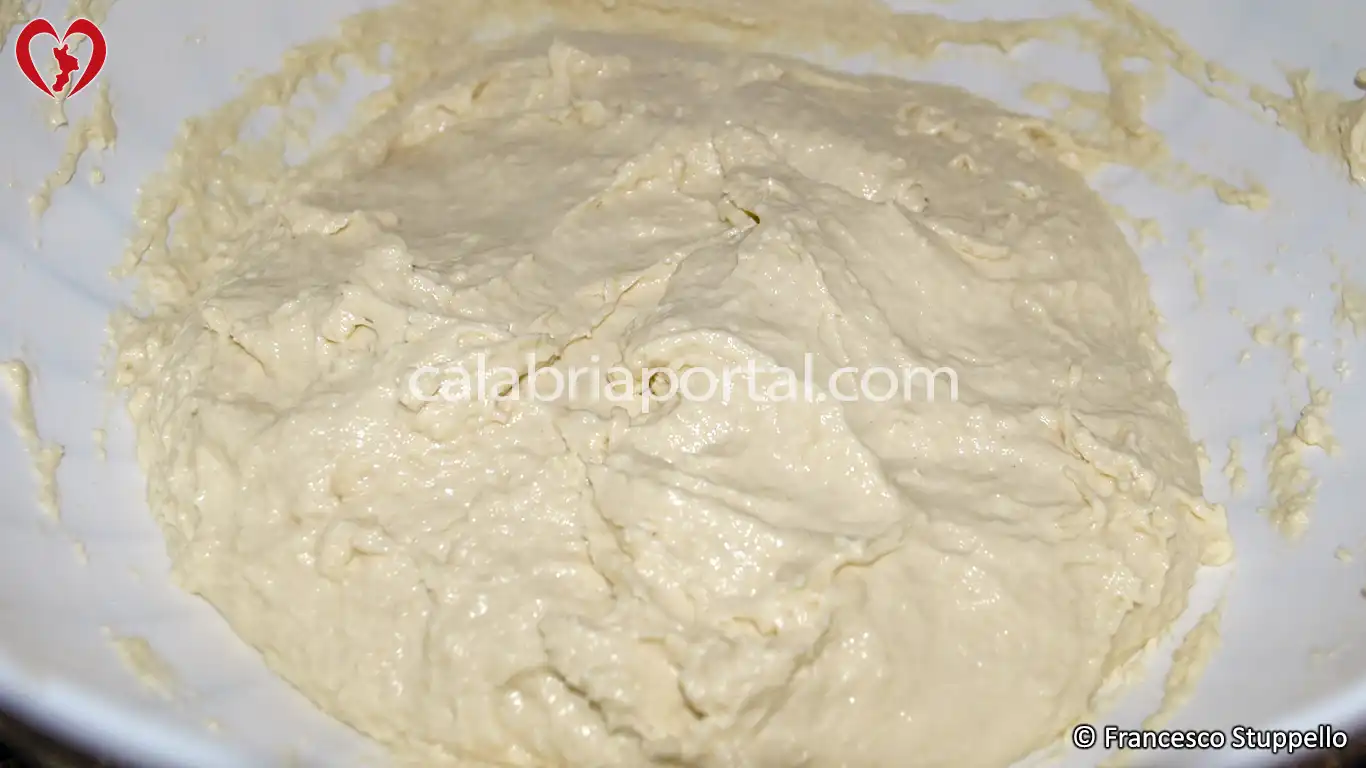 Ricetta delle Crespelle Calabresi con le Alici: impastate la farina. Ricetta delle Crespelle Calabresi con le Alici: impastate la farina.