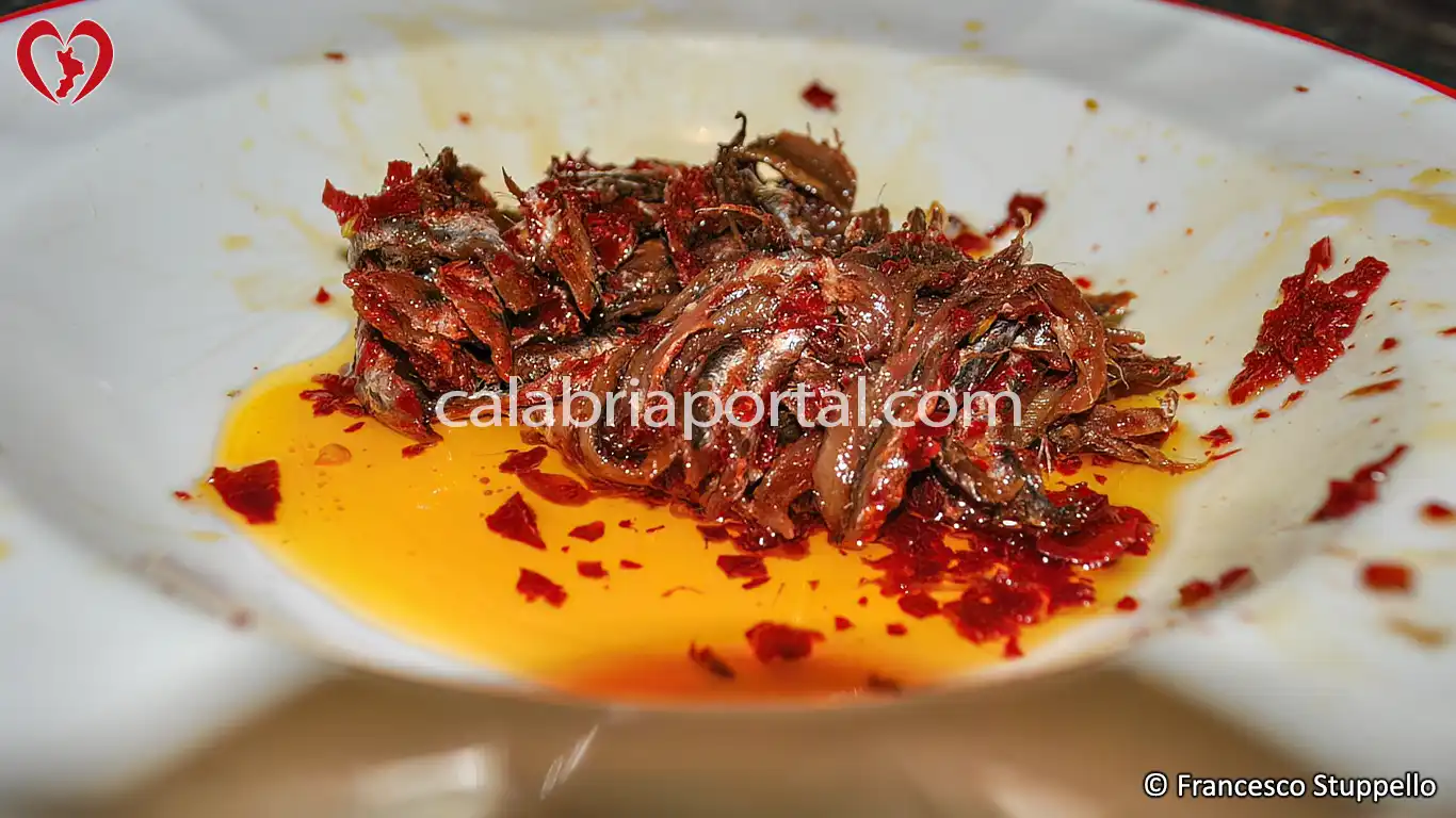 Ricetta delle Crespelle Calabresi con le Alici: pulite le alici. Ricetta delle Crespelle Calabresi con le Alici: pulite le alici.