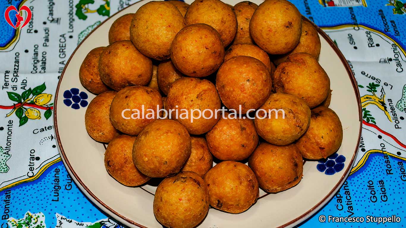 Ricetta delle Polpette di Carnevale di Tortora: le polpette pronte Ricetta delle Polpette di Carnevale di Tortora: le polpette pronte