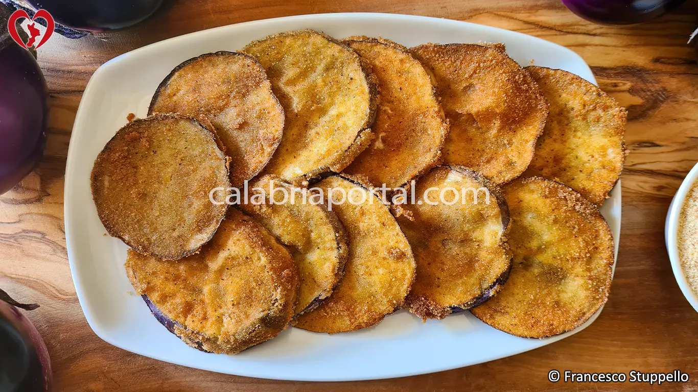 Ricetta delle Cotolette di Melanzane: impiattate e servite.