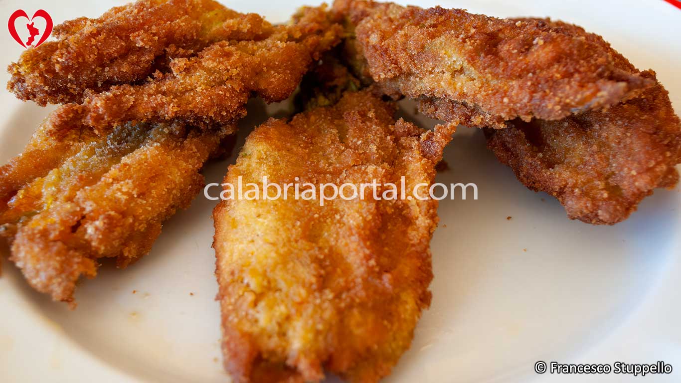 Ricetta dei Fiori di Zucca Ripieni alla Calabrese Ricetta dei Fiori di Zucca Ripieni alla Calabrese