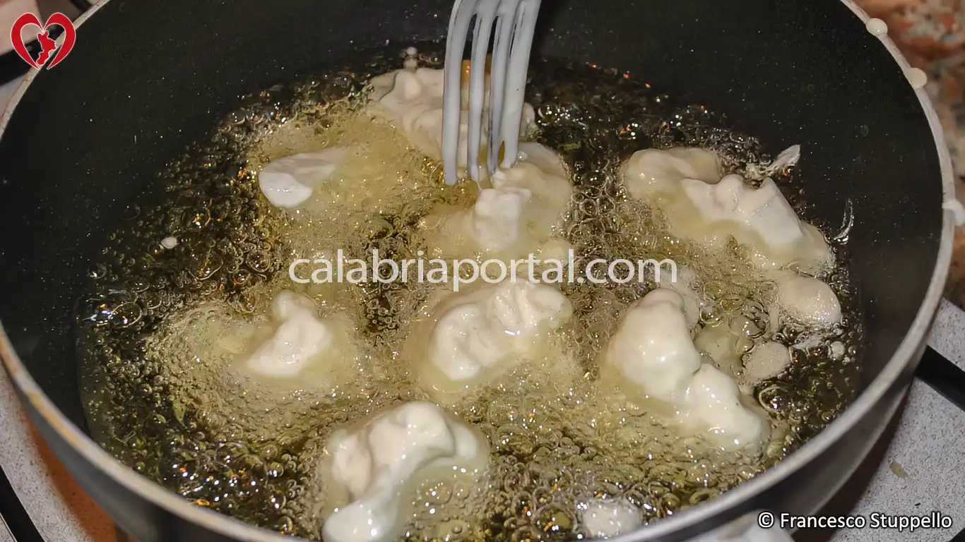 Ricetta delle Frittelle di Cavolfiori alla Calabrese Ricetta delle Frittelle di Cavolfiori alla Calabrese