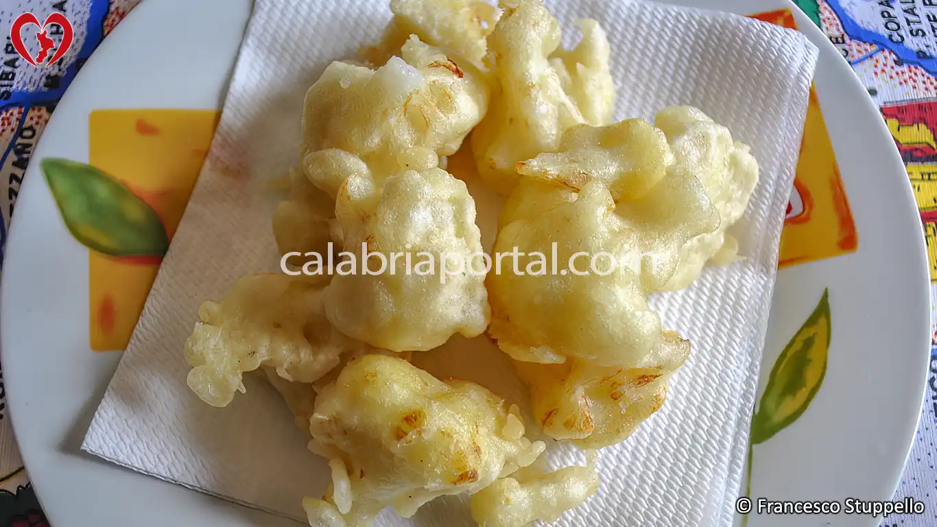 Ricetta delle Frittelle di Cavolfiori alla Calabrese Ricetta delle Frittelle di Cavolfiori alla Calabrese