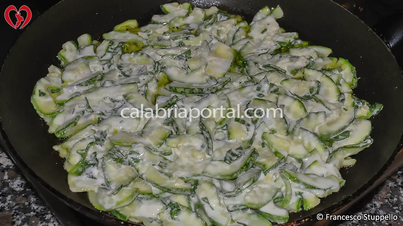 Ricetta del Frittellone di Zucchine alla Calabrese Ricetta del Frittellone di Zucchine alla Calabrese