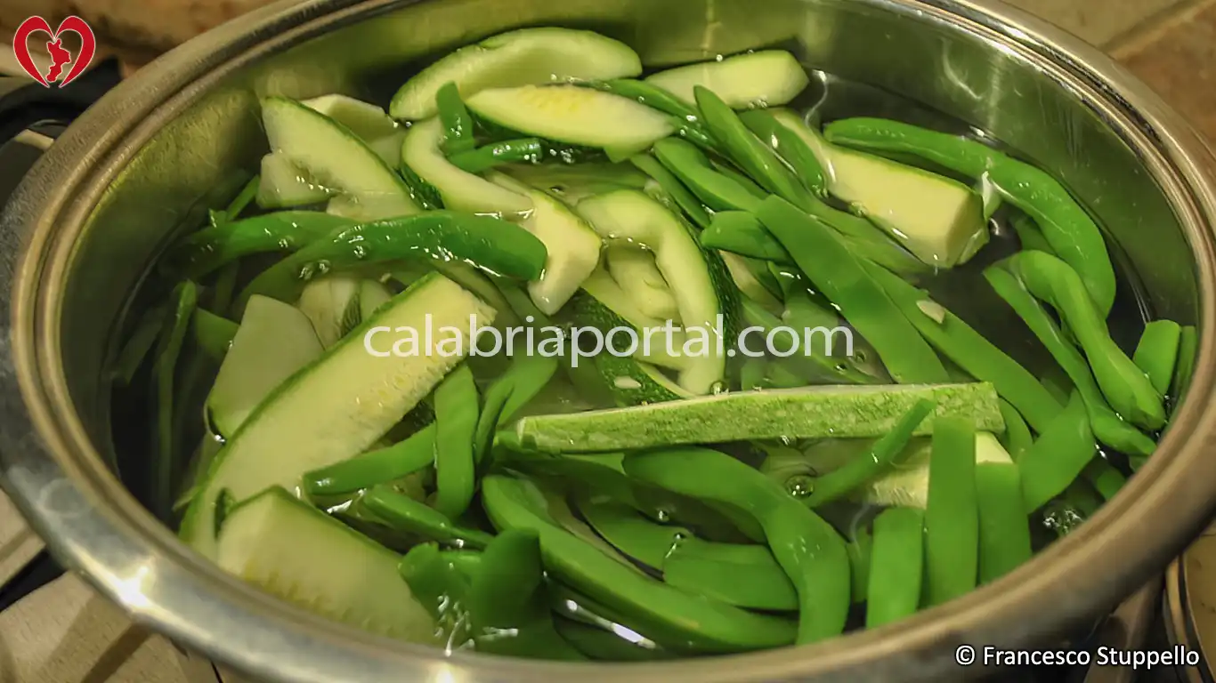 Ricetta Calabrese dell'Insalata di Fagiolini e Zucchine Ricetta Calabrese dell'Insalata di Fagiolini e Zucchine