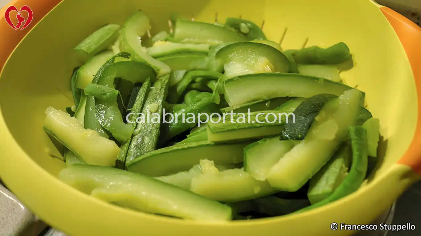 Ricetta Calabrese dell'Insalata di Fagiolini e Zucchine Ricetta Calabrese dell'Insalata di Fagiolini e Zucchine