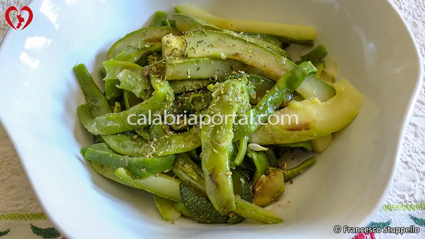 Ricetta Calabrese dell'Insalata di Fagiolini e Zucchine Ricetta Calabrese dell'Insalata di Fagiolini e Zucchine