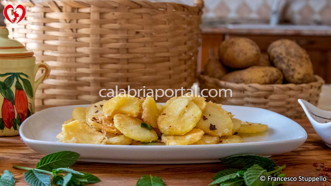 Ricetta delle Patate Fritte alla Menta alla Calabrese Ricetta delle Patate Fritte alla Menta alla Calabrese