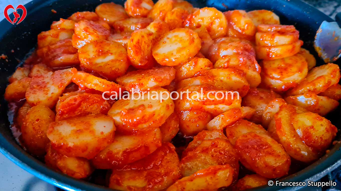 Ricetta delle Patate Lesse con Peperone in Polvere: le patate sono pronte Ricetta delle Patate Lesse con Peperone in Polvere: le patate sono pronte