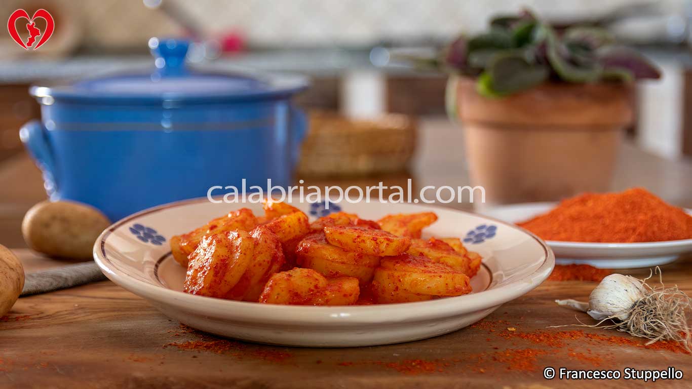 Ricetta delle Patate Lesse con Peperone in Polvere Ricetta delle Patate Lesse con Peperone in Polvere
