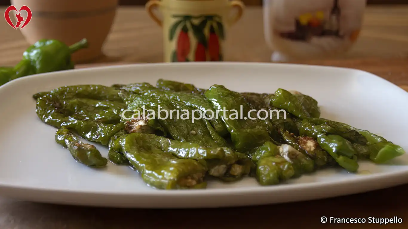 Ricetta dei Peperoni Verdi Fritti alla Calabrese Ricetta dei Peperoni Verdi Fritti alla Calabrese