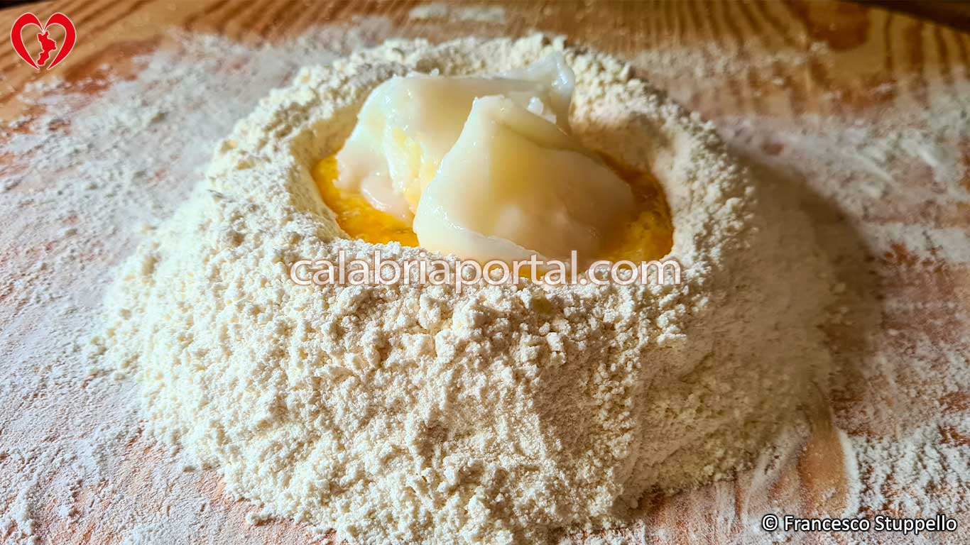 Ricetta dei Bocconotti di Mormanno: versate lo strutto