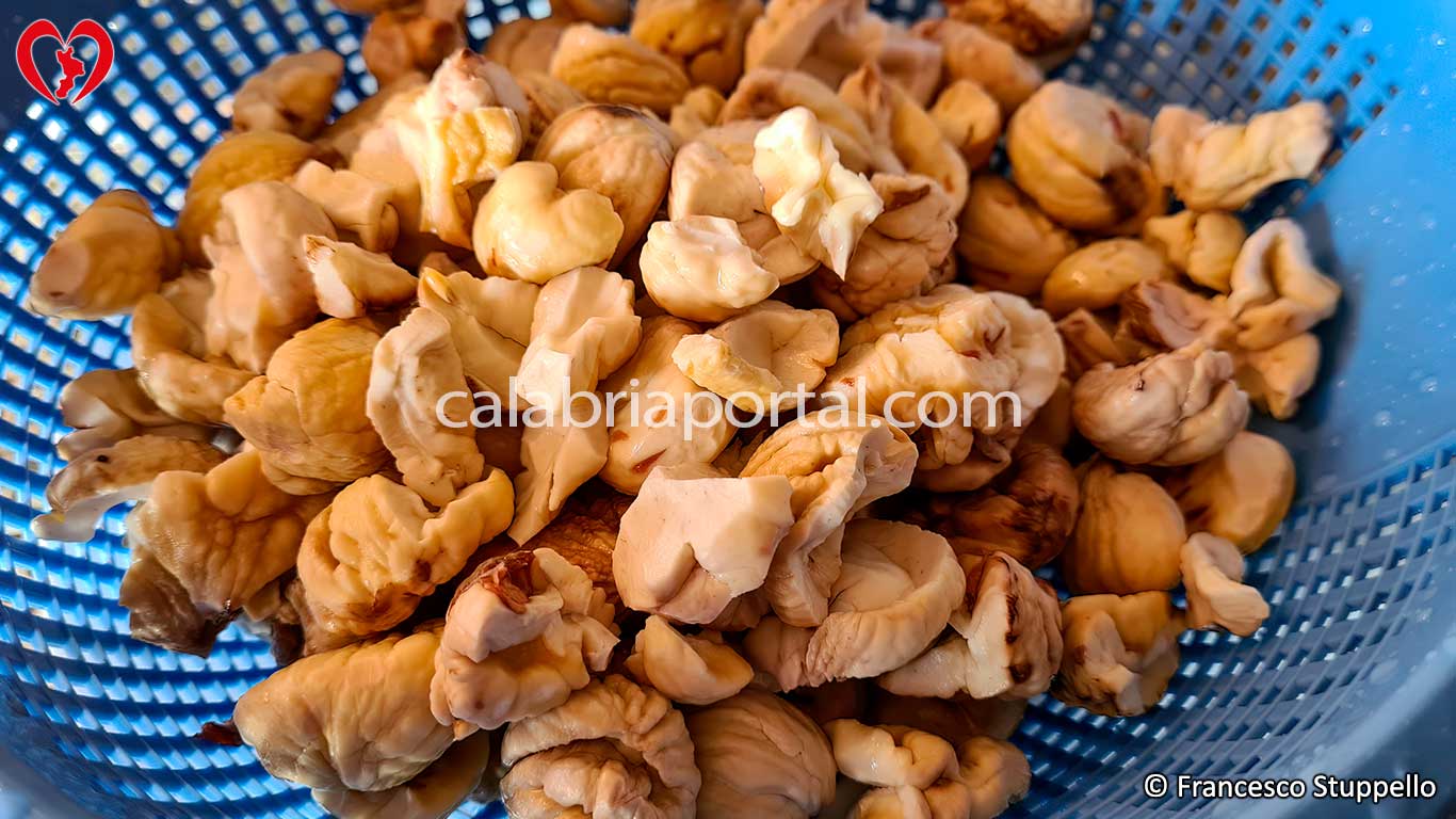 Lucerne di Castagne: togliete la pellicina e fatele cuocere