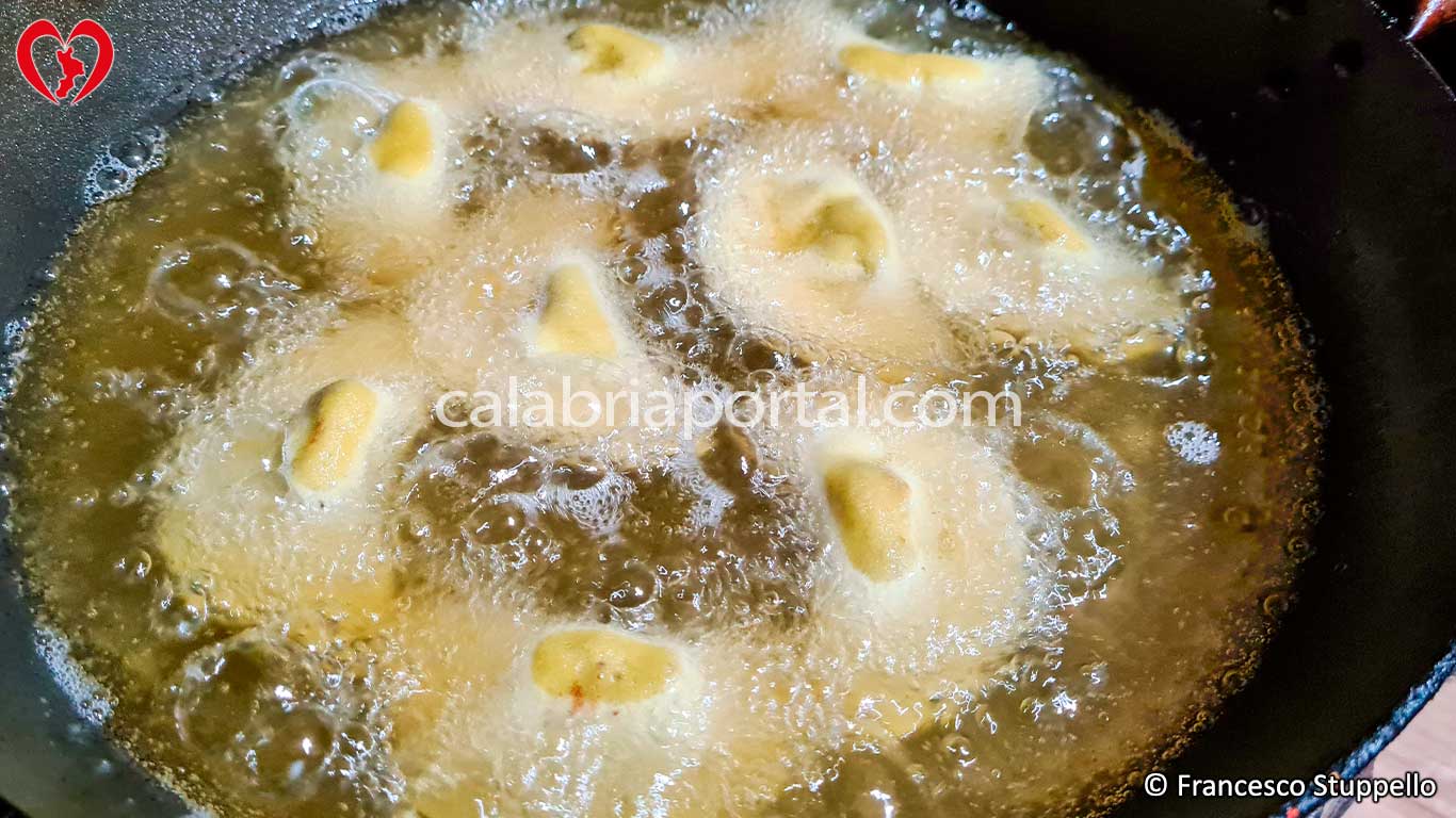 Lucerne di Castagne: fate friggere in abbondante olio