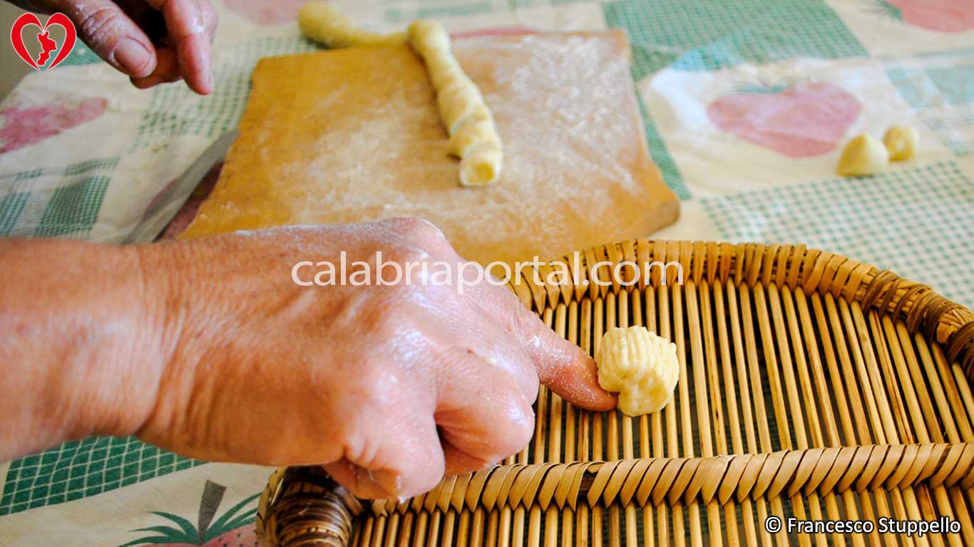 Ricetta dei Turdilli al Miele di Fichi: Creare lo Gnocchetto Ricetta dei Turdilli al Miele di Fichi: Creare lo Gnocchetto