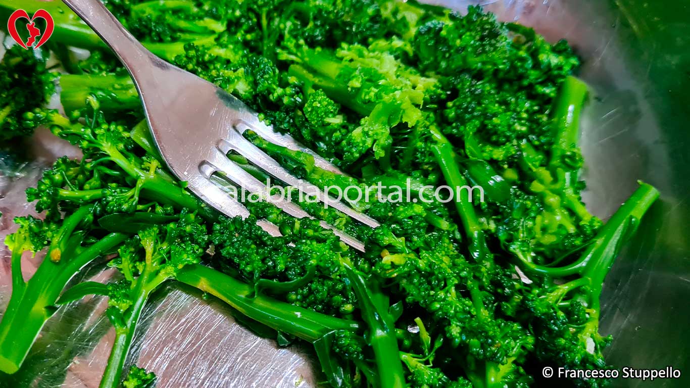 Cime di Broccolo Nero Schiacciate con una Forchetta