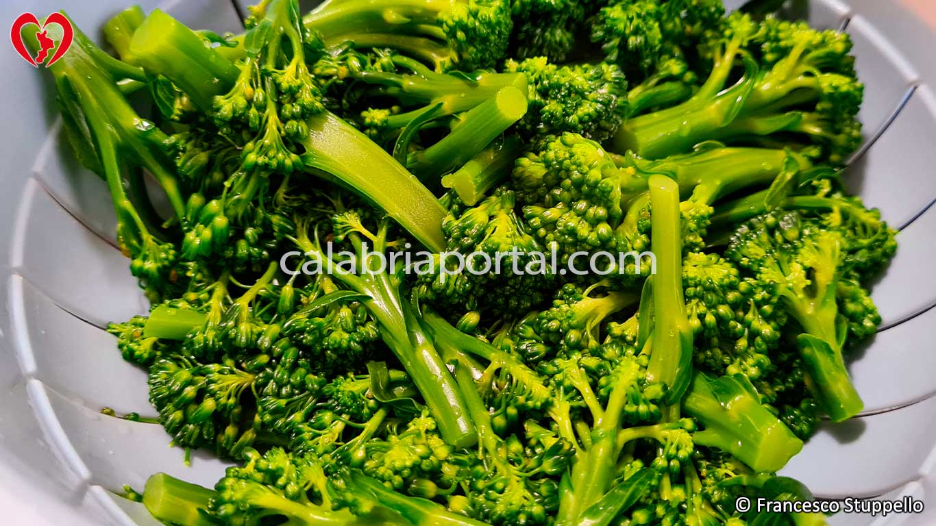 Cime di Broccolo Nero Scottate e Scolate