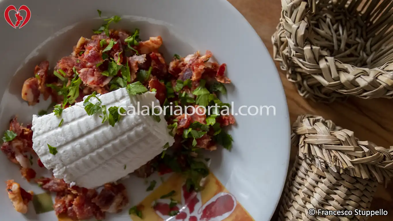 Ricetta della Frittata di Ricotta e Salsiccia alla Calabrese Ricetta della Frittata di Ricotta e Salsiccia alla Calabrese