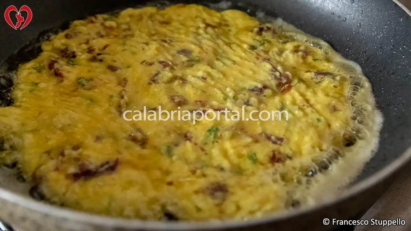 Ricetta della Frittata di Ricotta e Salsiccia alla Calabrese Ricetta della Frittata di Ricotta e Salsiccia alla Calabrese