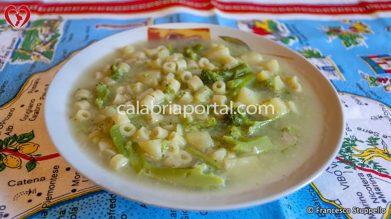 Minestra di Broccoli, Patate e Frisuragli