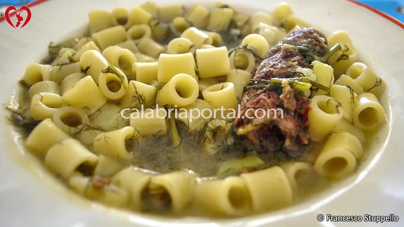 Ricetta della Minestra di Patate, Nnuglia e Finocchietto Selvatico alla Calabrese Ricetta della Minestra di Patate, Nnuglia e Finocchietto Selvatico alla Calabrese