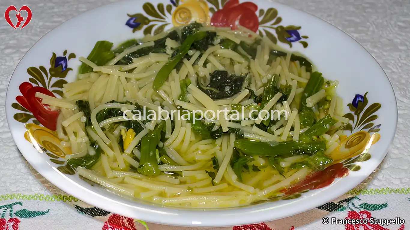 Pasta con Talli, Fiori e Foglie di Zucca