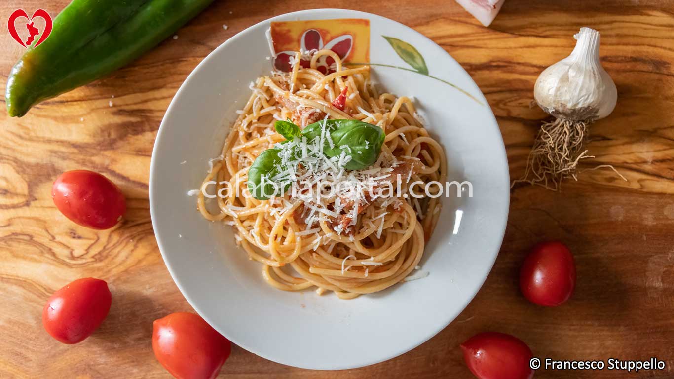 Ricetta della Pasta alla Jonica: impiattate e servite Ricetta della Pasta alla Jonica: impiattate e servite