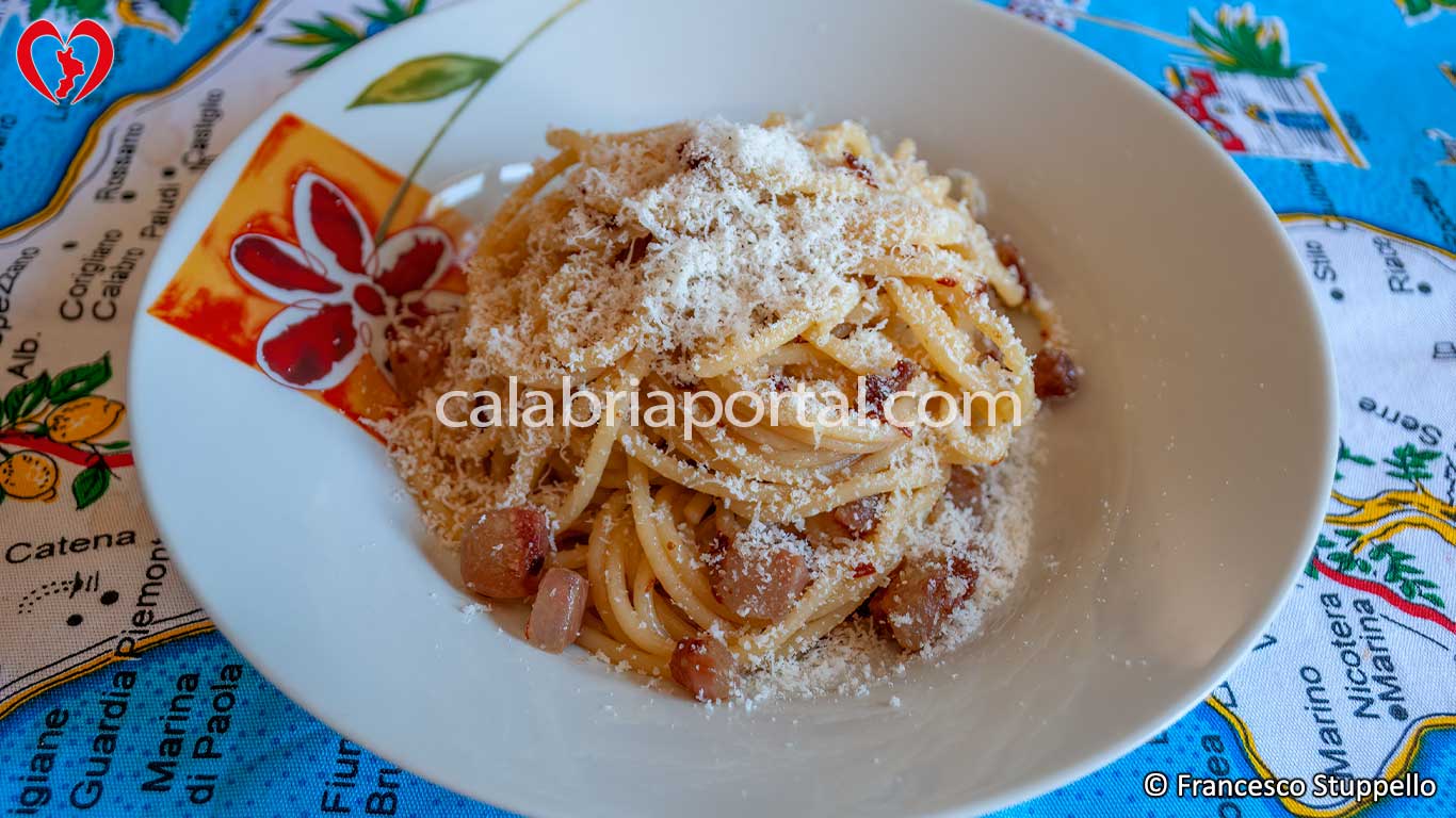 Ricetta dei Vermicelli al Guanciale alla Calabrese: piatto pronto Ricetta dei Vermicelli al Guanciale alla Calabrese: piatto pronto