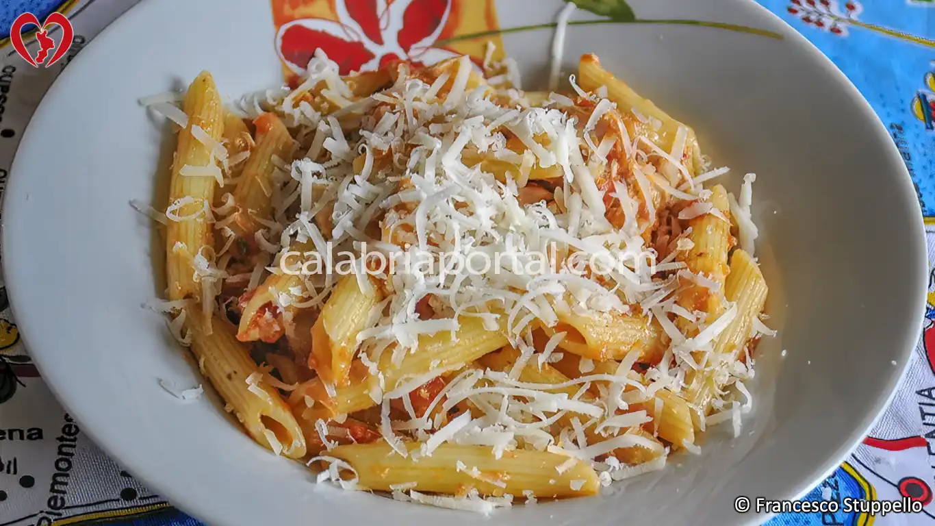Penne al Sugo di Tonno