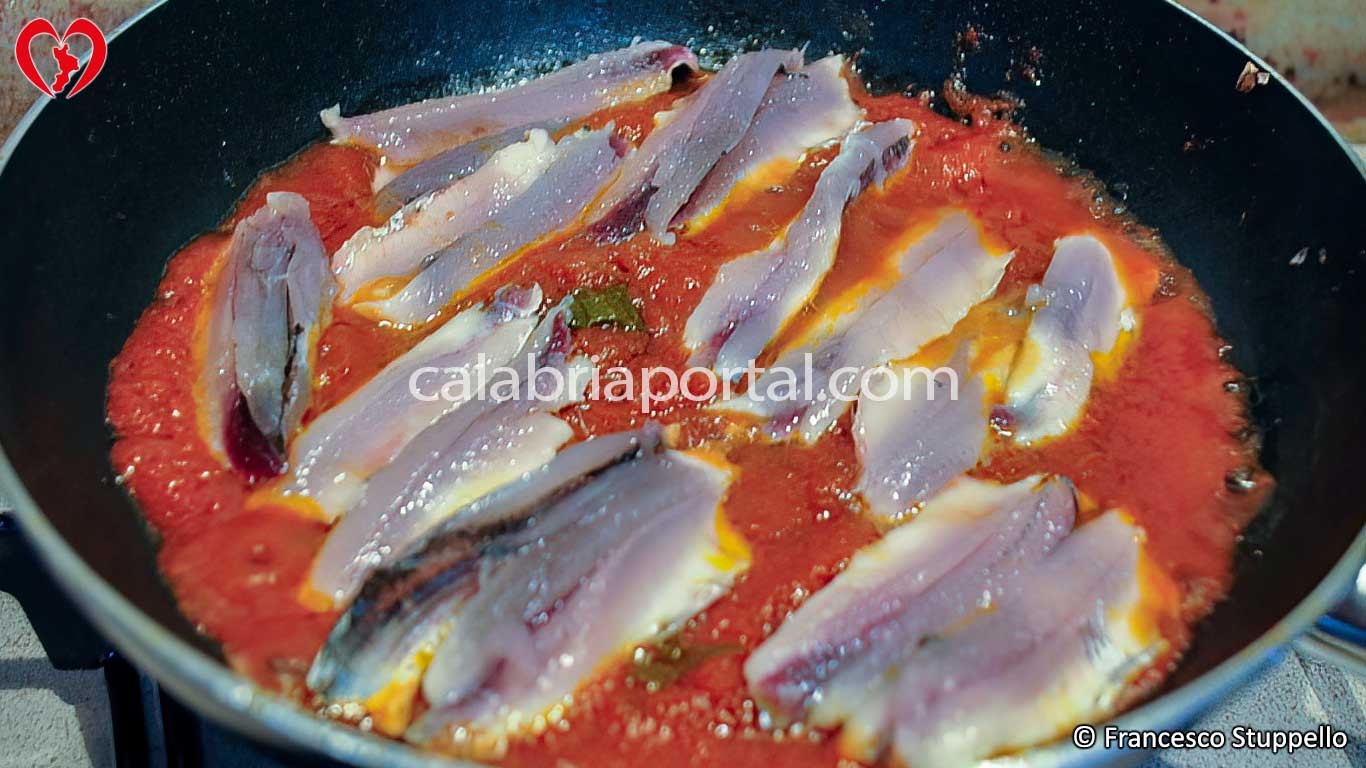 Ricetta degli Spaghetti con le Alici: preparazione del condimento