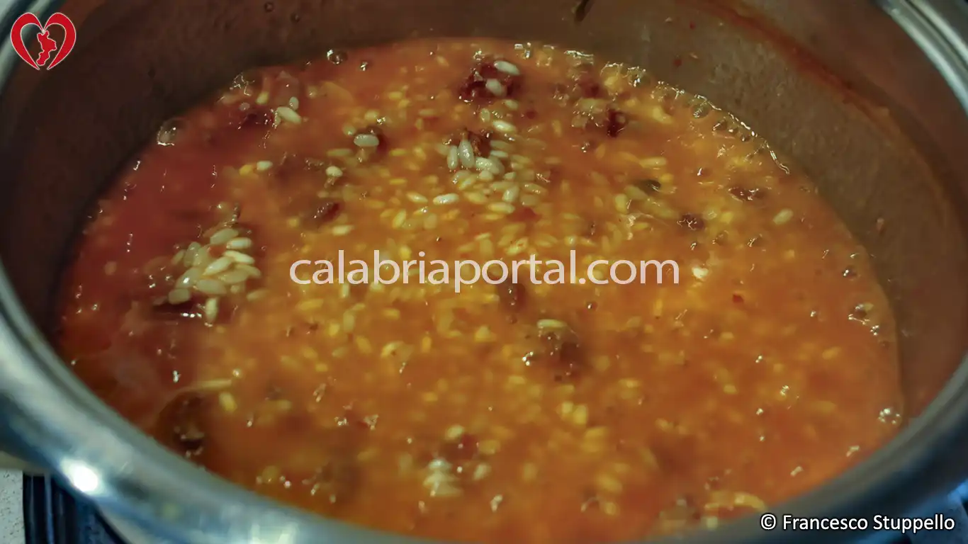 Ricetta del Riso con la Nnuglia alla Calabrese: fate cuocere gli ingredienti