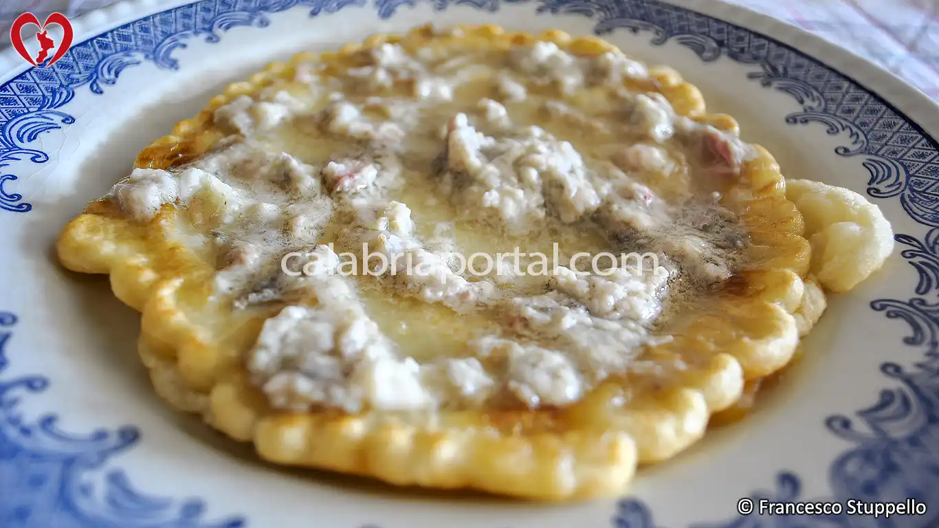 Pitta Fritta e Ciccioli di Maiale