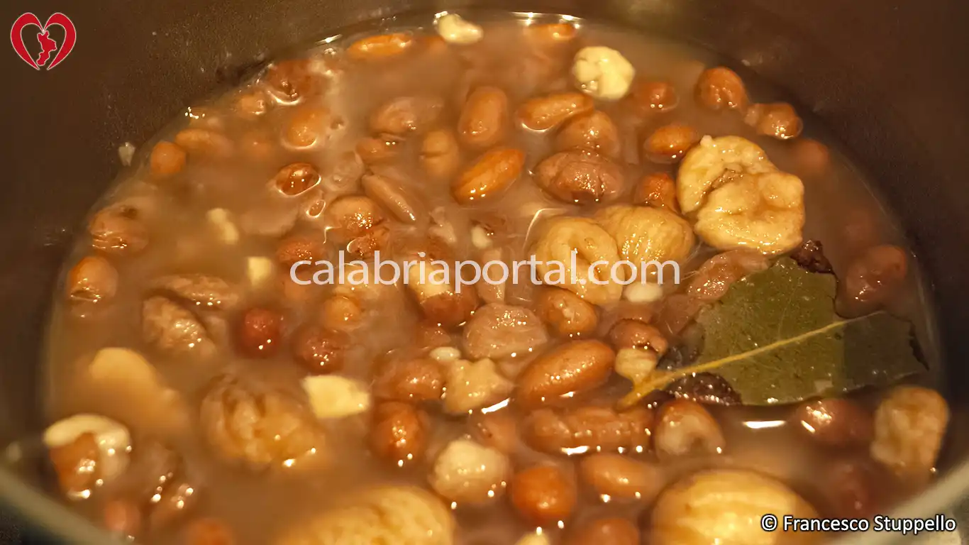 Ricetta della Zuppa di Castagne e Fagioli alla Calabrese