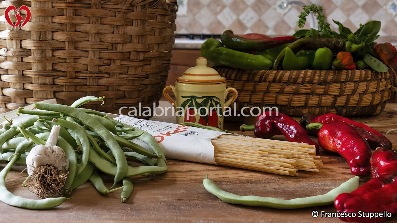 Ricetta degli Spaghetti con Peperoni e Fagiolini alla Calabrese: gli ingredienti. Ricetta degli Spaghetti con Peperoni e Fagiolini alla Calabrese: gli ingredienti.