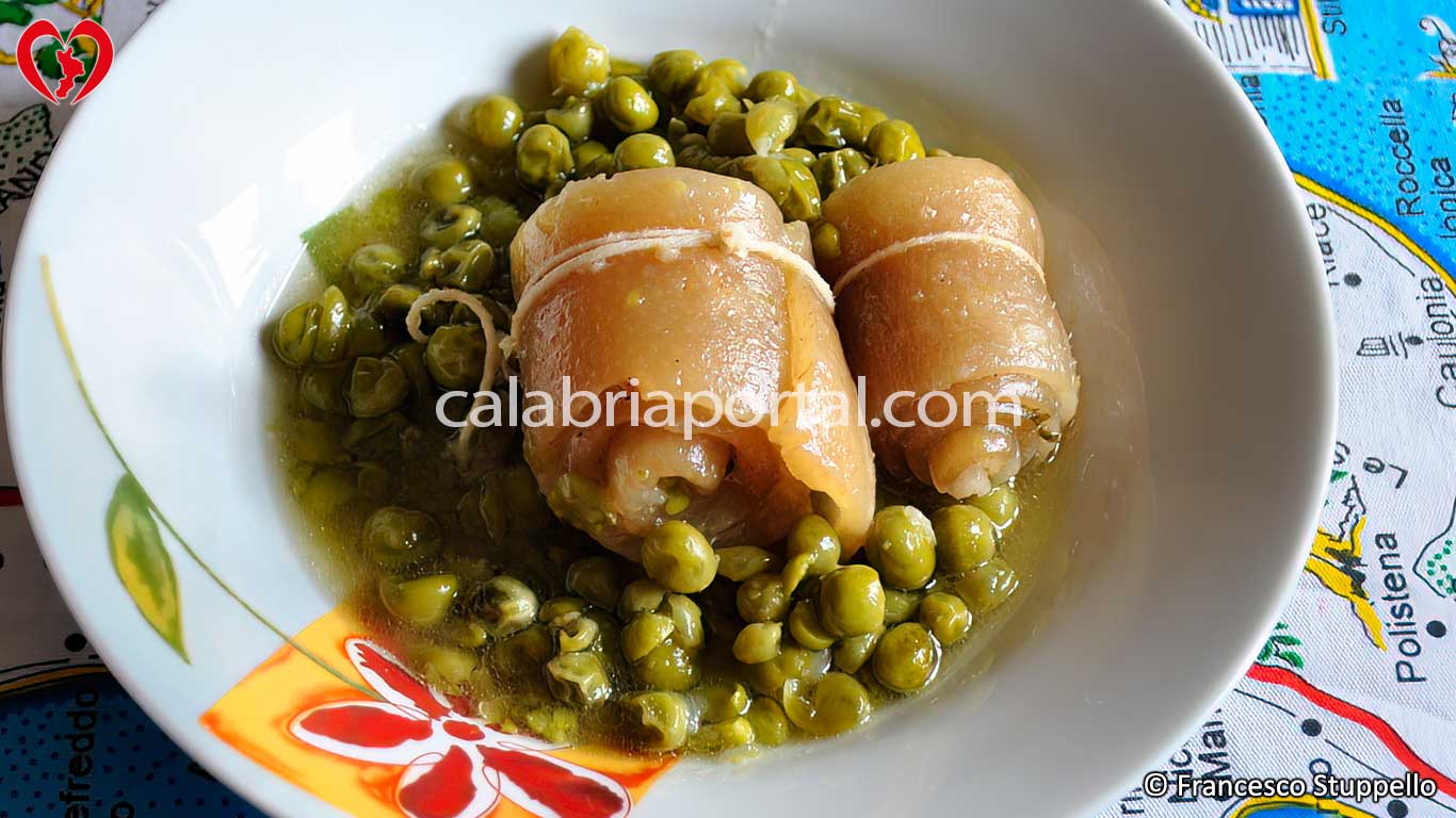 Ricetta delle Braciole di Cotica con Piselli alla Calabrese: impiattate e servite Ricetta delle Braciole di Cotica con Piselli alla Calabrese: impiattate e servite