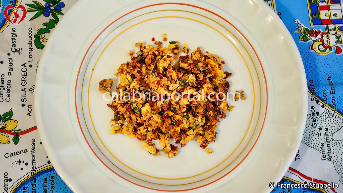 Ricetta delle Cervella di Maiale con Uova Strapazzate alla Calabrese: piatto pronto