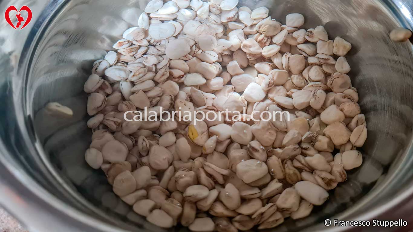Ricetta delle Cicerchie con la Nnuglia alla Calabrese: ammollo