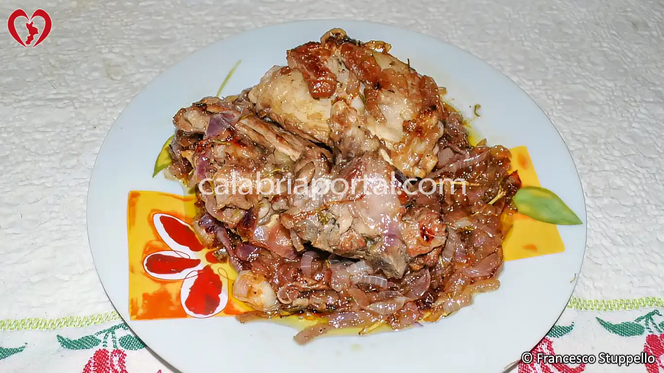 Ricetta delle Costine di Maiale Sfumate con Cipolla alla Calabrese Ricetta delle Costine di Maiale Sfumate con Cipolla alla Calabrese