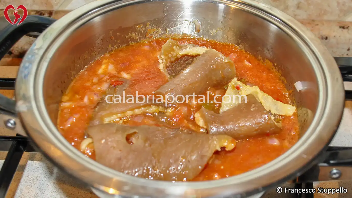 Ricetta Calabrese delle Cotiche di Maiale al Sugo di Pomodoro Ricetta Calabrese delle Cotiche di Maiale al Sugo di Pomodoro