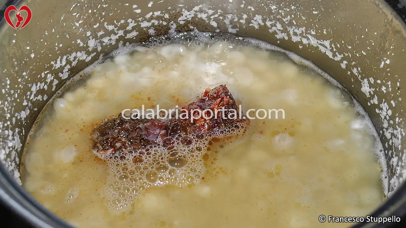 Ricetta Calabrese dei Fagioli e Nnuglia al Pomodoro Ricetta Calabrese dei Fagioli e Nnuglia al Pomodoro