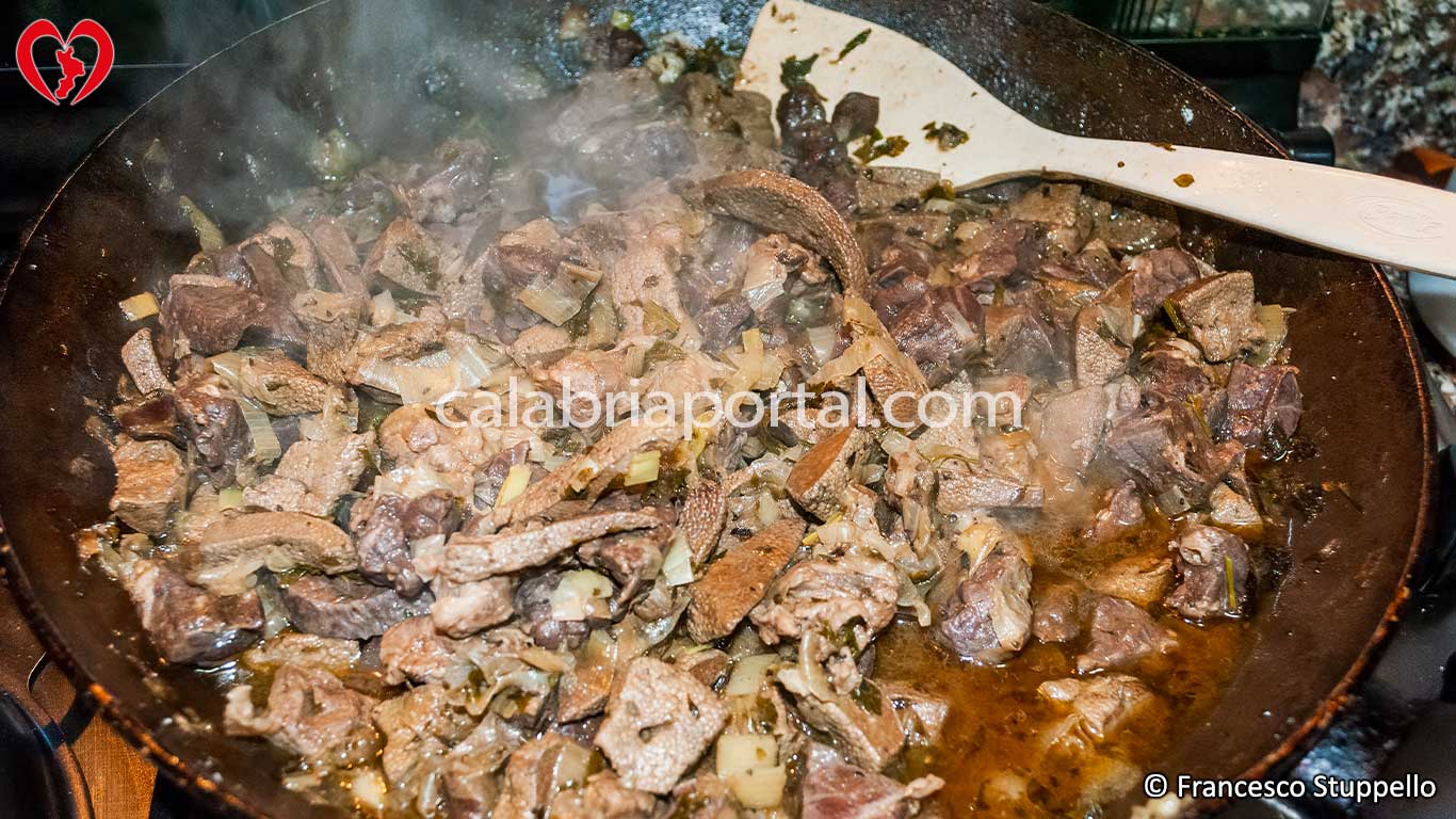 Preparazione del Soffritto di Maiale alla Calabrese Preparazione del Soffritto di Maiale alla Calabrese