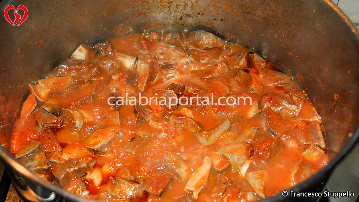 La Ricetta dello Spezzatino di Agnello alla Calabrese: la Cottura La Ricetta dello Spezzatino di Agnello alla Calabrese: la Cottura