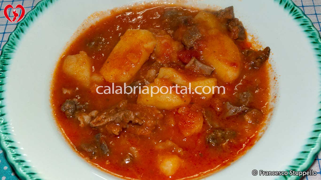 Ricetta dello Spezzatino di Maiale alla Calabrese Ricetta dello Spezzatino di Maiale alla Calabrese
