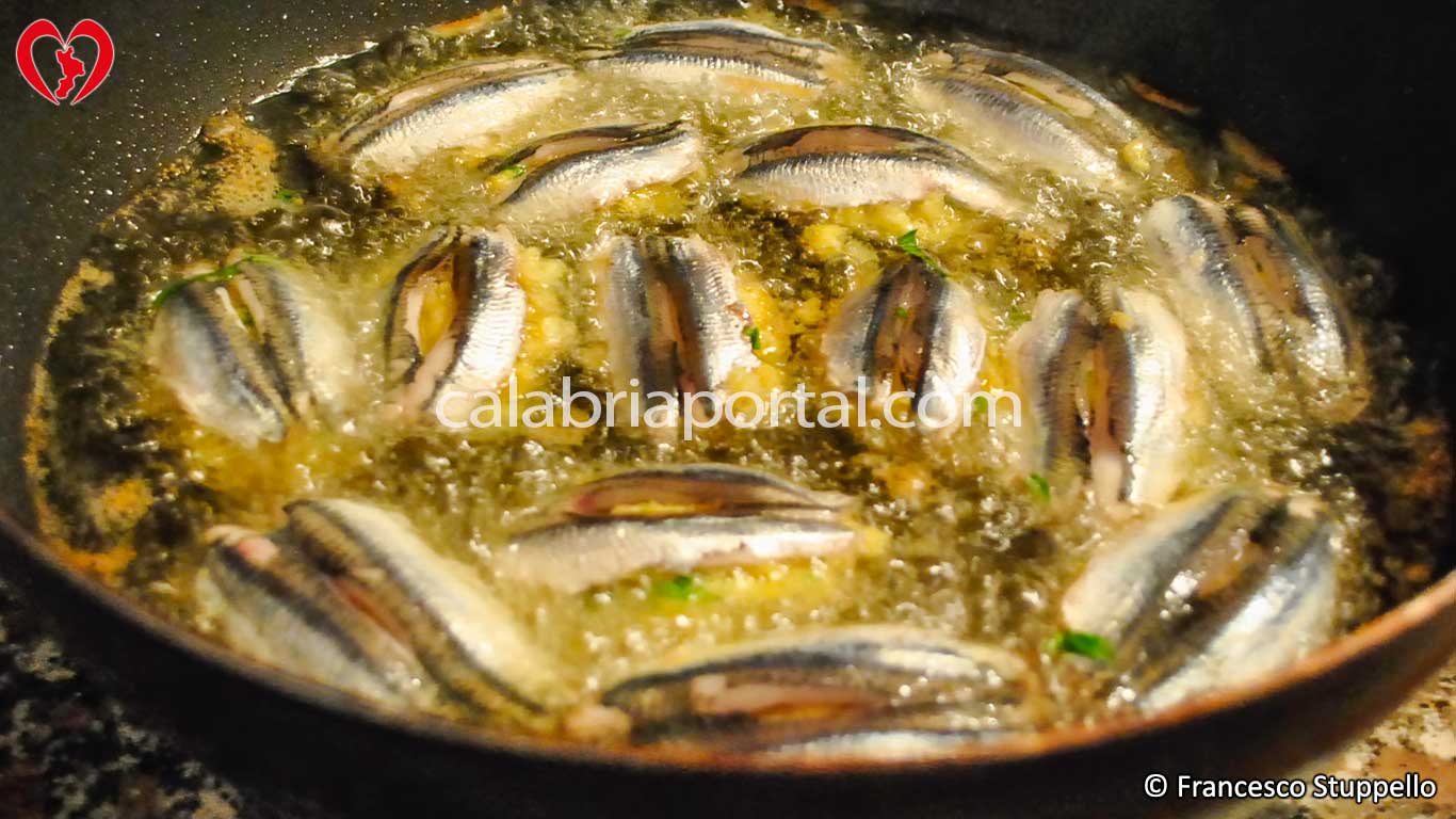 Ricetta delle Alici Ripiene alla Calabrese: la Frittura