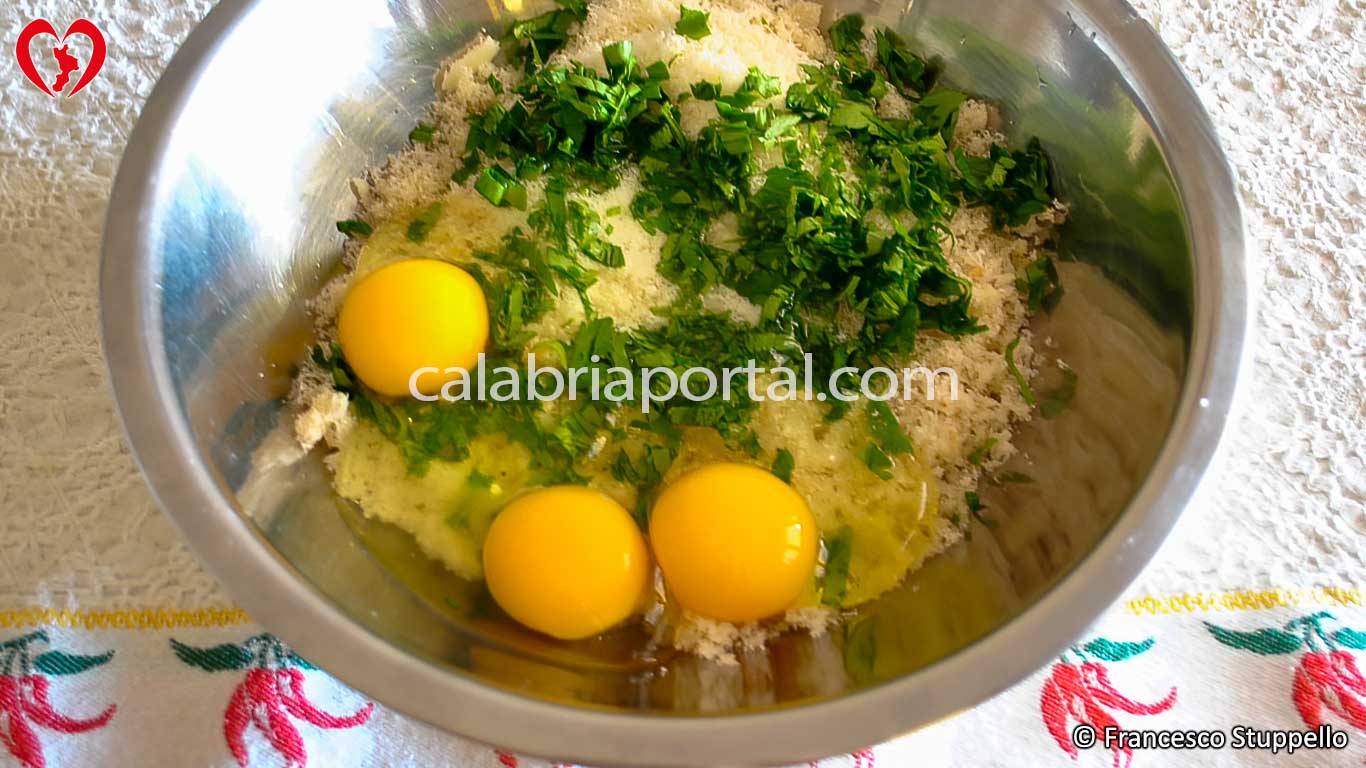 Ricetta delle Alici Ripiene alla Calabrese: Versate gli Ingredienti in una Ciotola