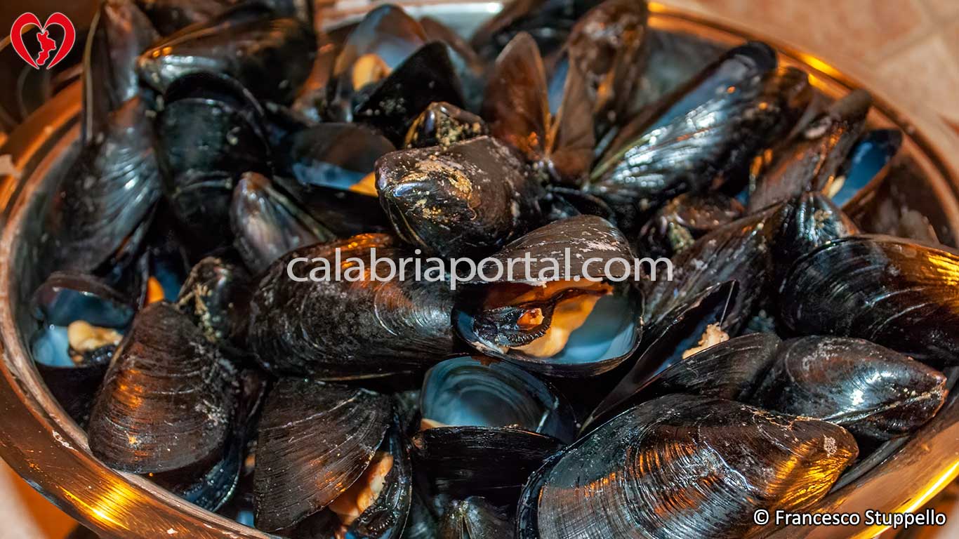 Ricetta delle Cozze in Tegame alla Calabrese Ricetta delle Cozze in Tegame alla Calabrese