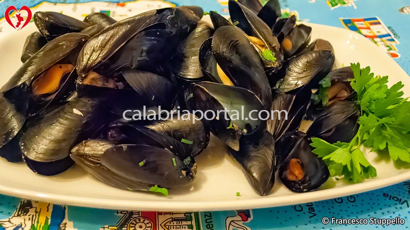 Ricetta delle Cozze in Tegame alla Calabrese Ricetta delle Cozze in Tegame alla Calabrese