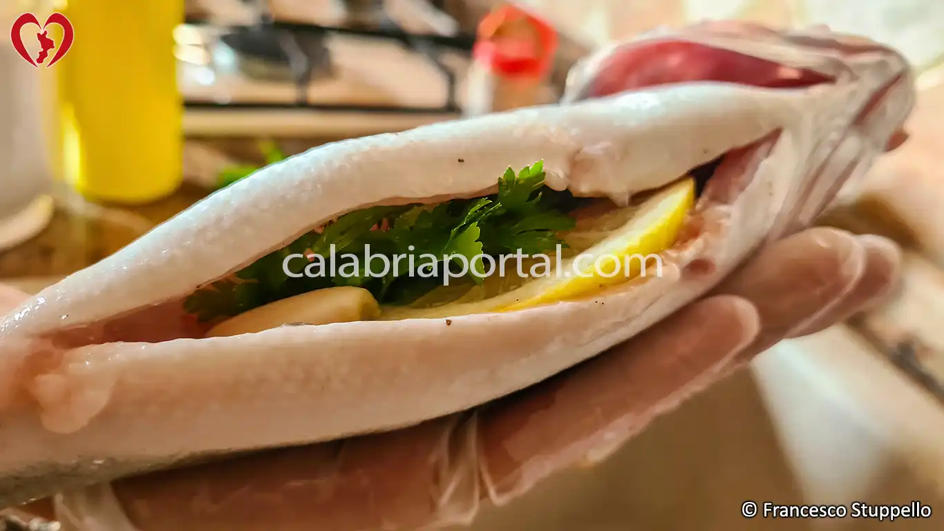 Ricetta della Spigola al Forno alla Calabrese Ricetta della Spigola al Forno alla Calabrese